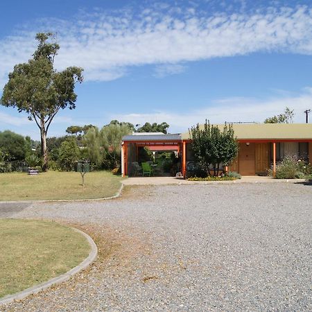 Milang Lakes Motel Exterior photo