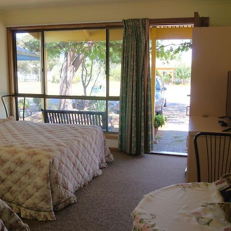 Milang Lakes Motel Exterior photo